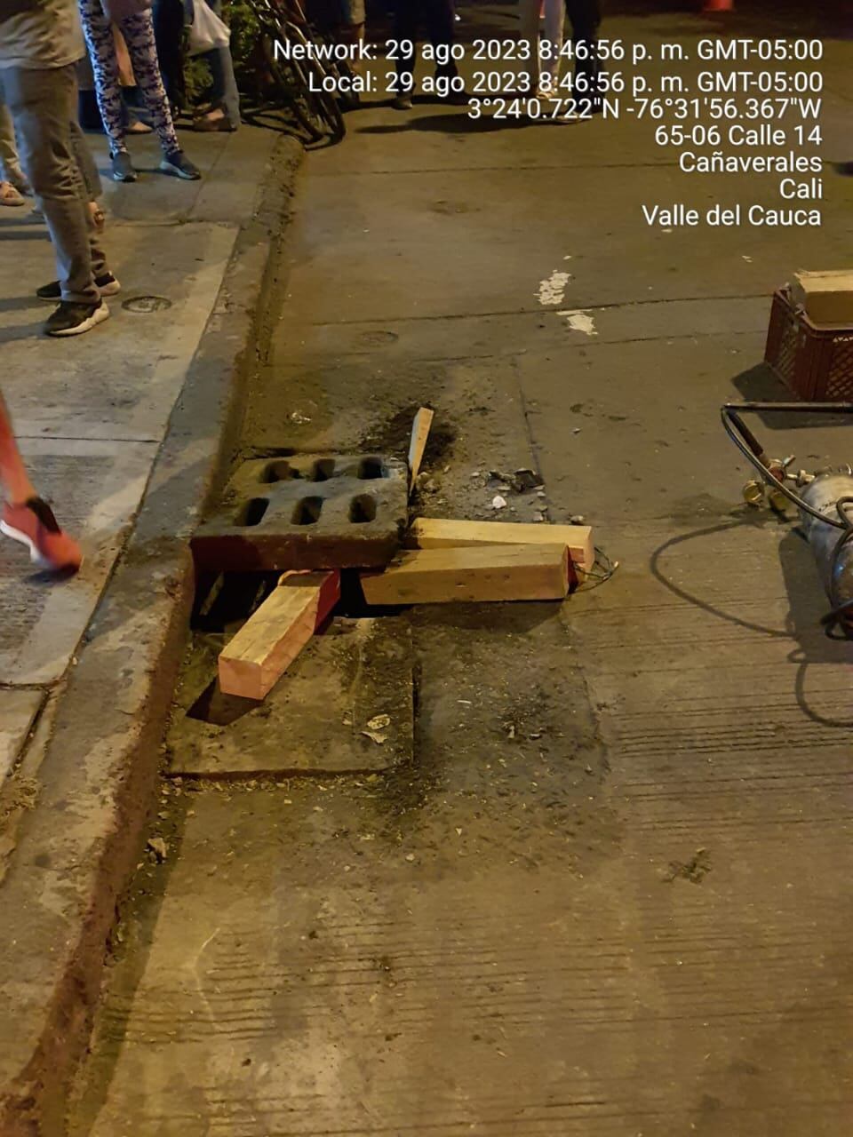 Esta fue la alcantarilla donde quedó atrapada la niña.