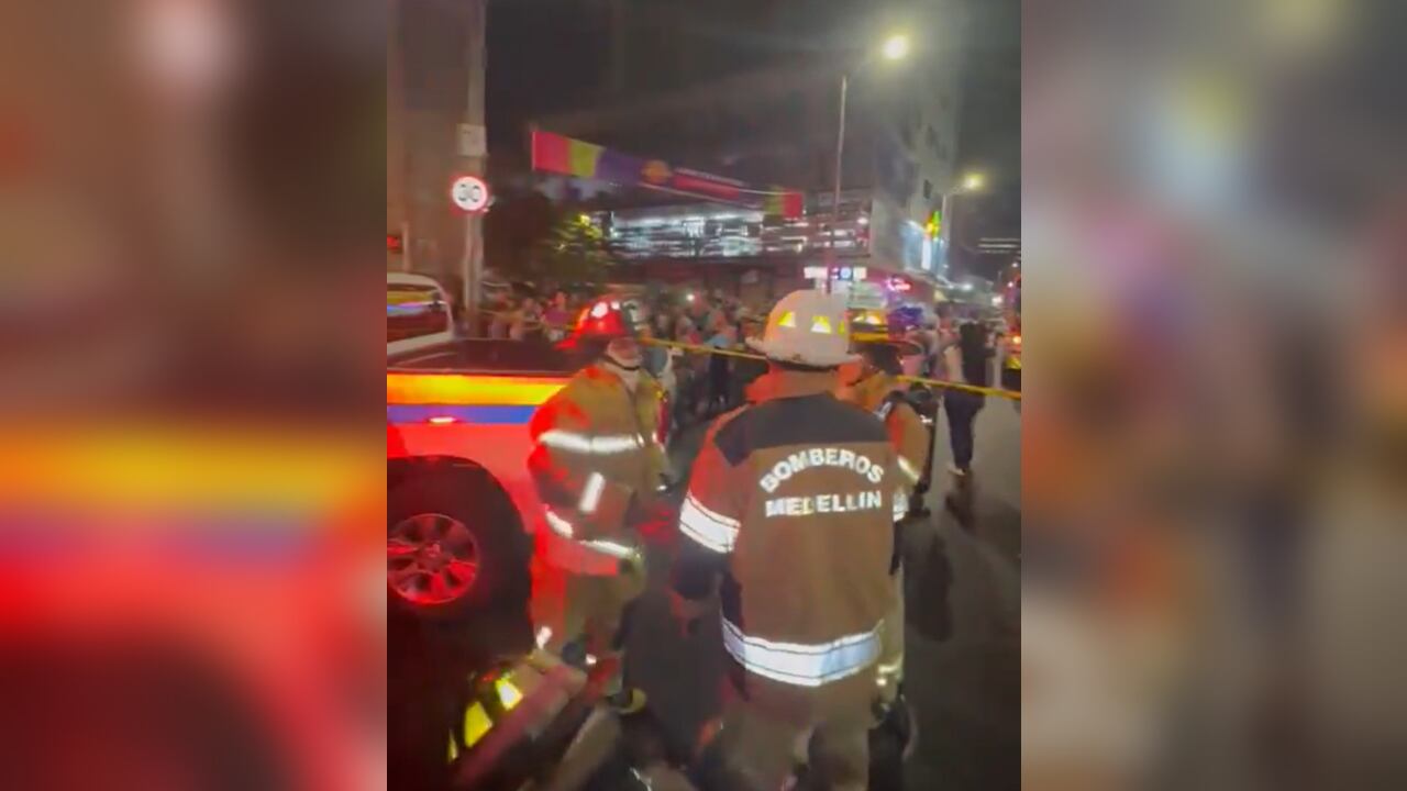 El incendio afectó varios locales comerciales.
