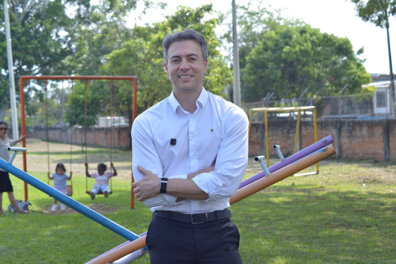 Con la bandera de Palestina en el congreso de la Andi, Quintero generó reacciones encontradas entre empresarios y asistentes.