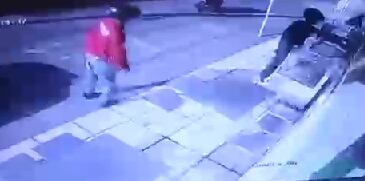 La entrega de los panfletos quedó registrada en video.