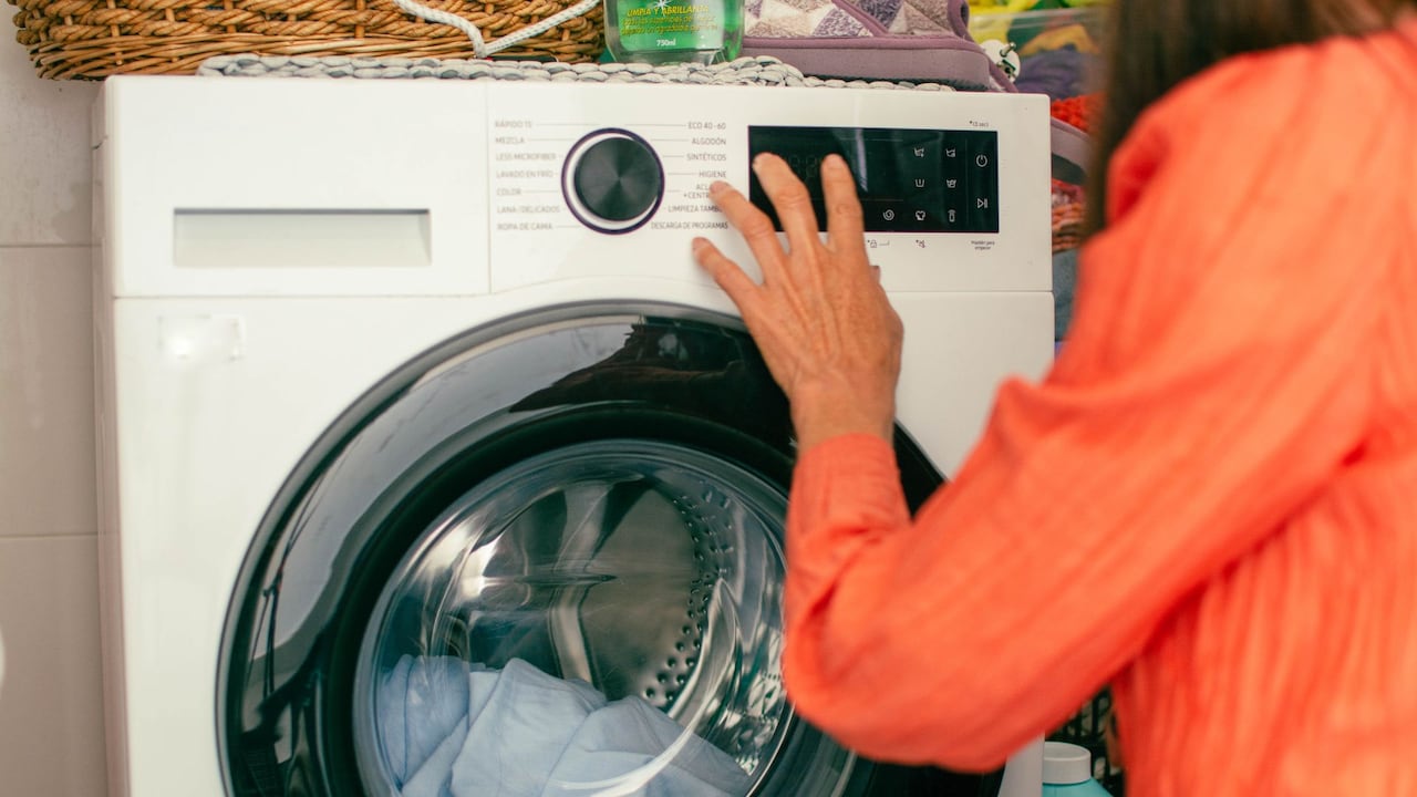 La lavadora puede tener errores temporales que son fáciles de solucionar.