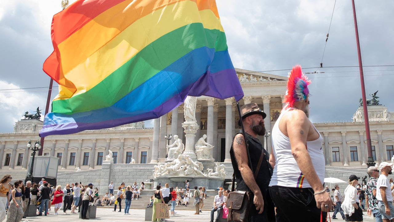 Este domingo 18 de junio se llevó a cabo la marcha del orgullo gay en Austria. Foto: AFP.