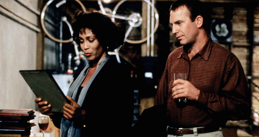 Whitney Houston  y Kevin Kostner.