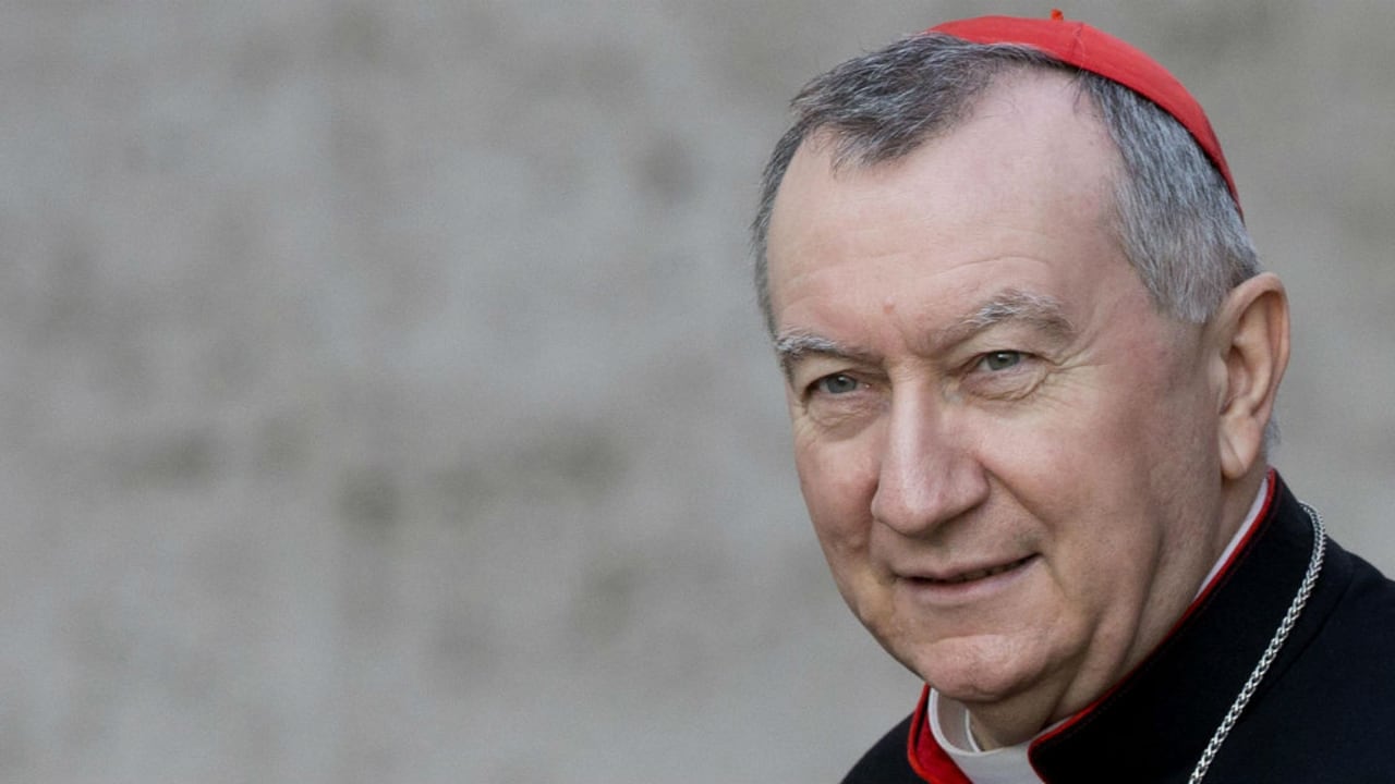 El secretario de Estado vaticano, el cardenal italiano Pietro Parolin, a su llegada a sistir al Sínodo de los Obispos extraordinario que se está celebrando en el Vaticano.