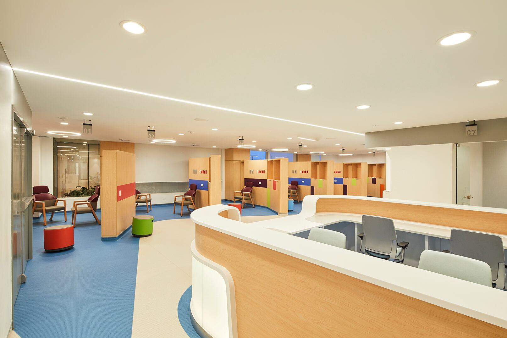 En las zonas de atención y hospitalización se permitirá que los familiares de los pacientes puedan acompañarlos las 24 horas del día.