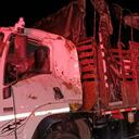 Así quedó el camión militar tras la activación de dos cargas explosivas que ubicaron a un costado de la carretera Panamericana, ataque registrado en la noche de este lunes 24 de marzo.