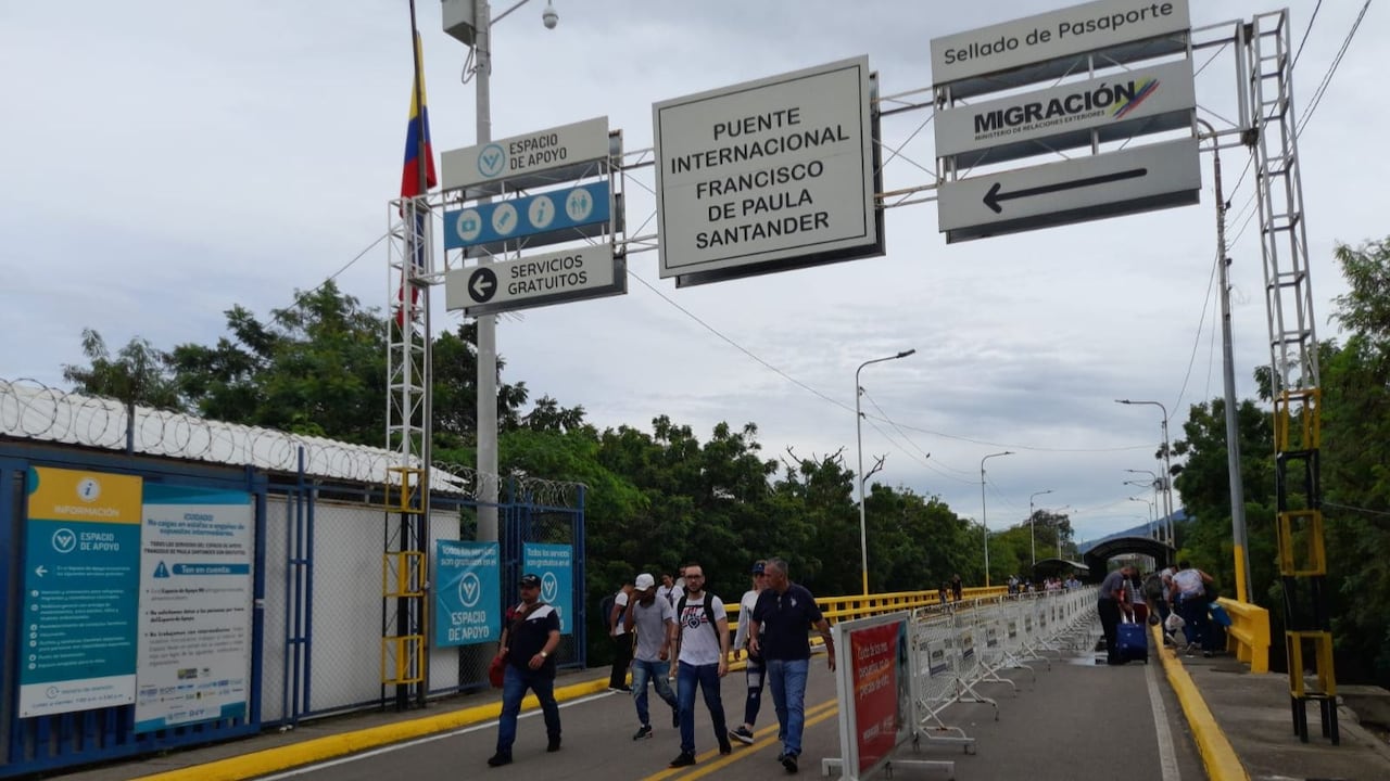 Por el puente Francisco de Paula Santander transitan a diario 15 mil personas, entre Ureña y Cúcuta.