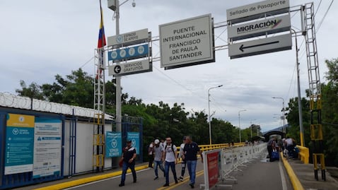 Por el puente Francisco de Paula Santander transitan a diario 15 mil personas, entre Ureña y Cúcuta.