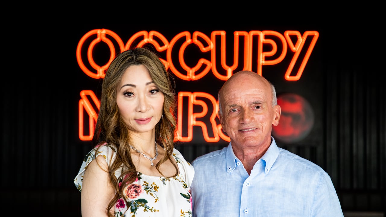 Dennis y Akito Tito, turistas confirmados para viajar alrededor de la Luna. Foto tomada de Twitter @SpaceX