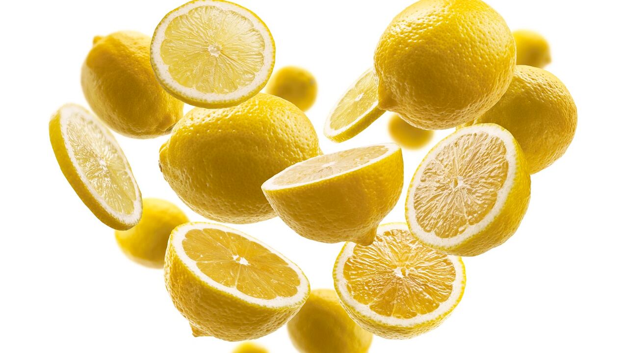 Los limones son ricos en potasio y magnesio, dos minerales que ayudan a normalizar la presión sanguínea.