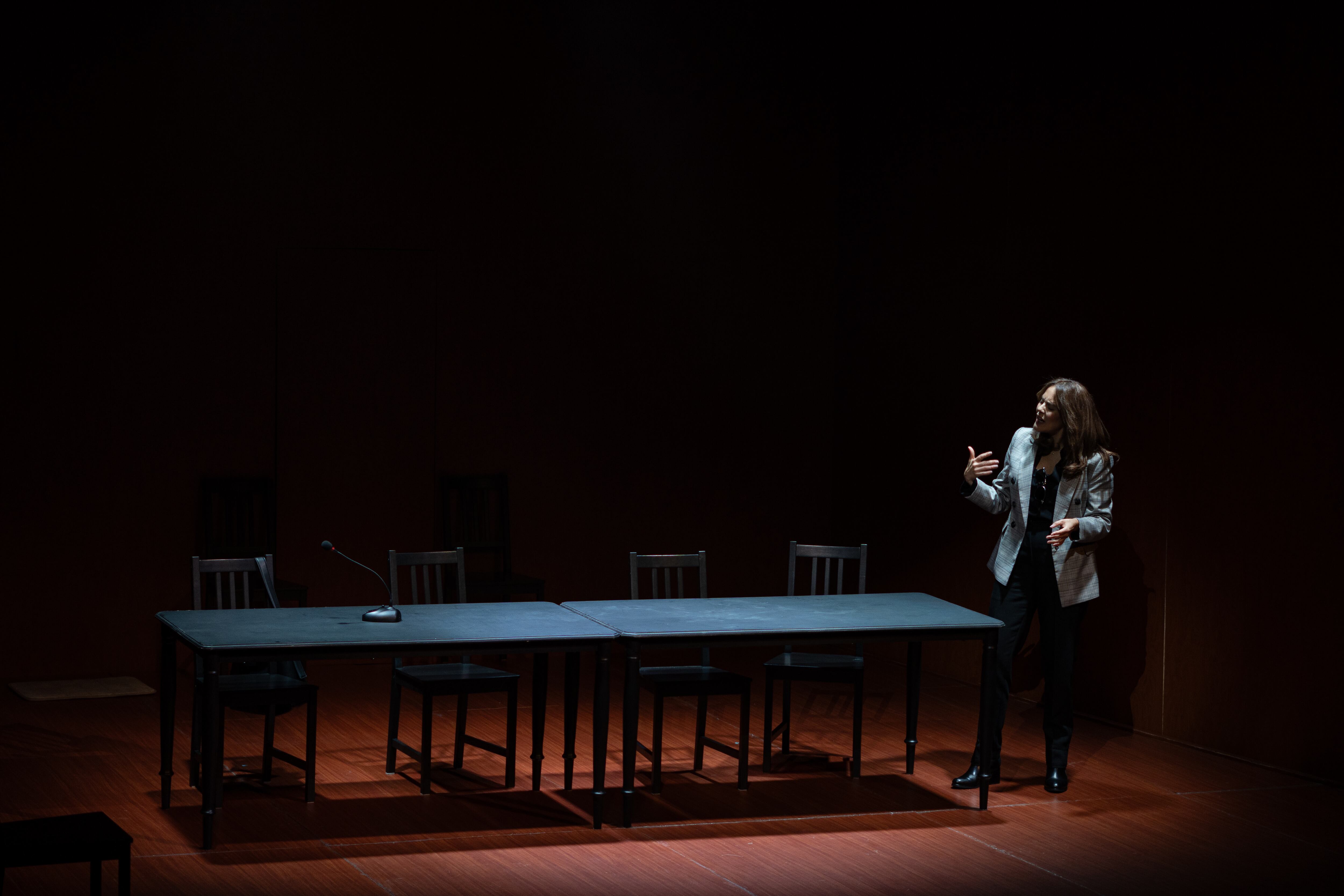 Cristina Umaña en 'Prima Facie', adaptación de Nicolás Montero de la obra de Suzie Miller, en el Teatro Nacional 2024.