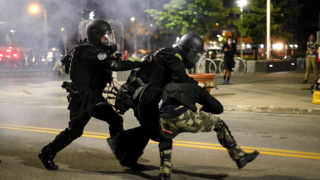 George Floyd: pese al toque de queda no paran las fuertes protestas en Minneapol/Foto: AP