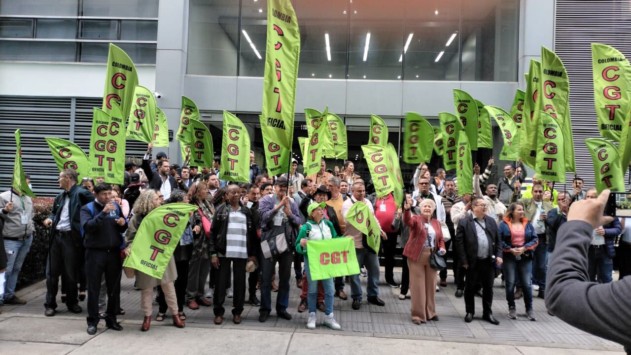 Plantón de la CGT frente al Ministerio del Trabajo.