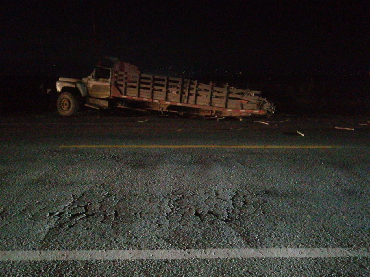 Al parecer, el camión transitaba con las luces apagadas.