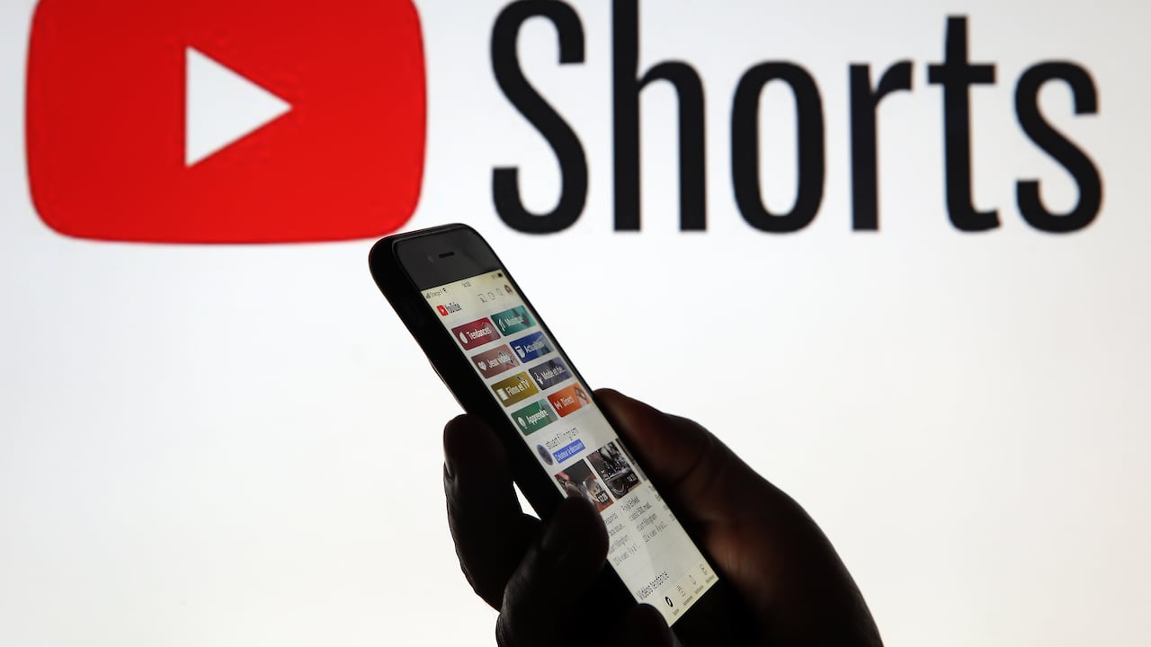YouTube actualiza los Shorts con nuevas funciones para mejorar la experiencia de los usuarios.