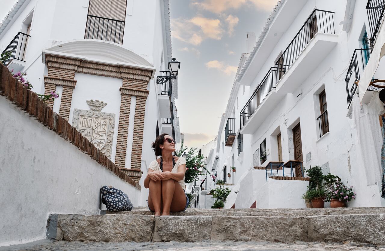 El color blanco de las poblaciones de la Costa del Sol es una de las características de este lugar español