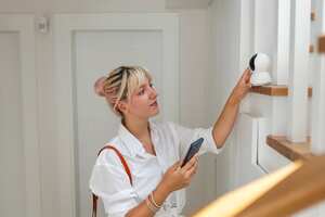 Usuarios de AirBnb pueden reportar a los anfitriones que tengan cámaras ocultas en sus alojamientos.