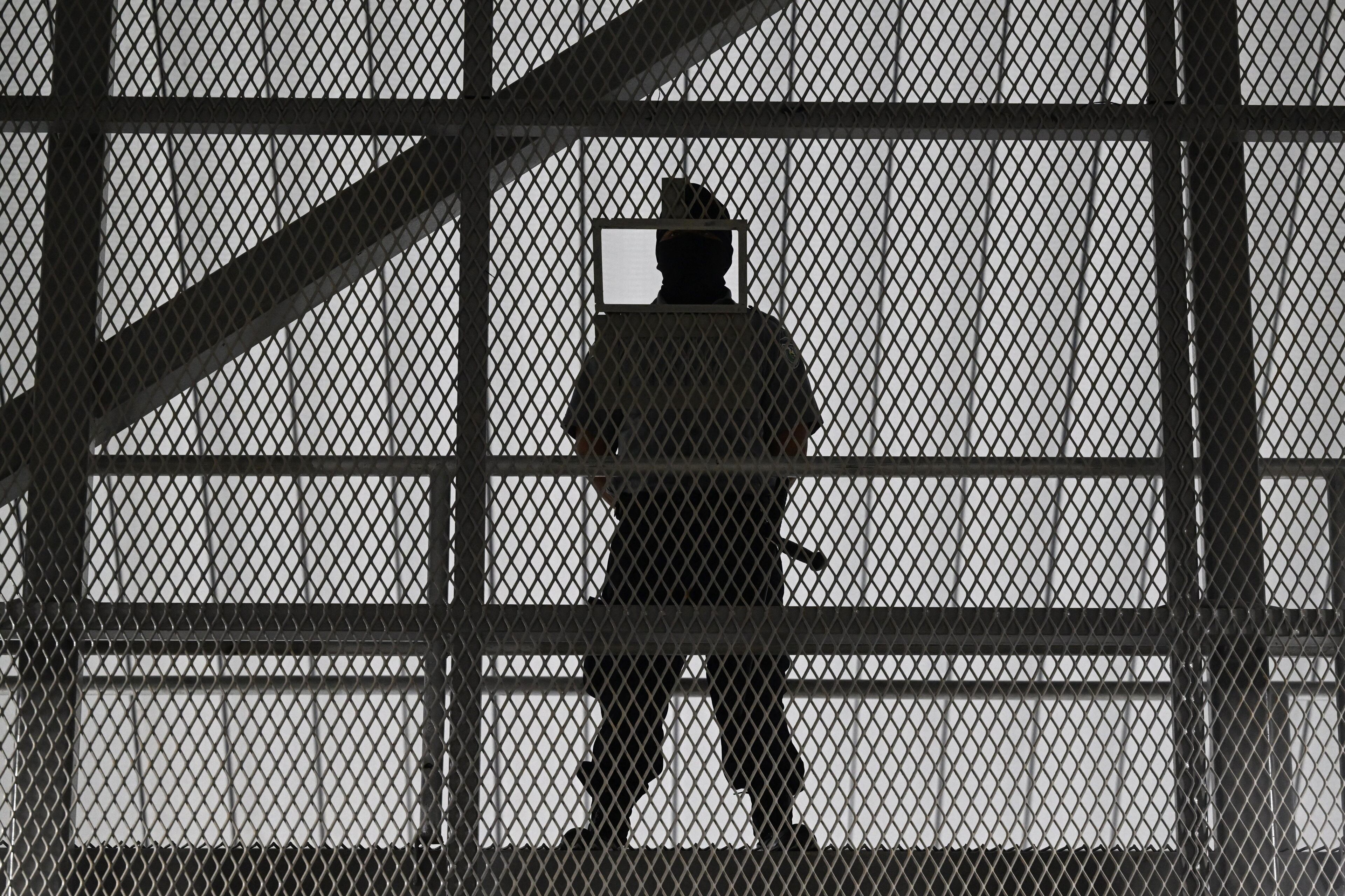 Nayib Bulele, presidente de El Salvador, presentó la prisión más grande de su país y del continente. Foto: AFP.