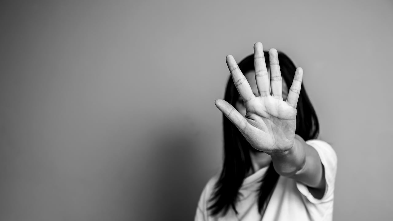 La mamá de la joven asegura que su novio está detrás del crimen.