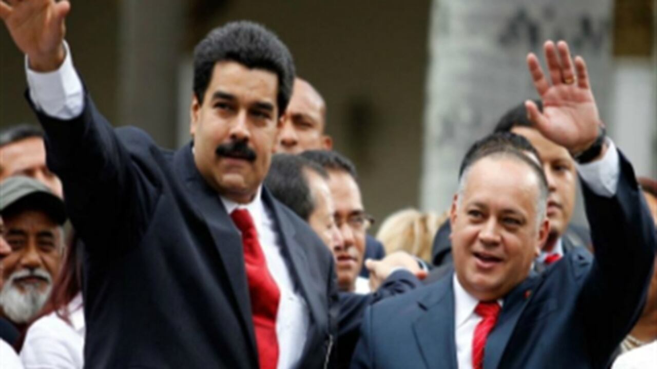 El vicepresidente venezolano Nicolás Maduro y el jefe de la Asamblea, Diosdado Cabello, dos de los hombres más poderosos del Gobierno que conduce el país y espera por su líder.