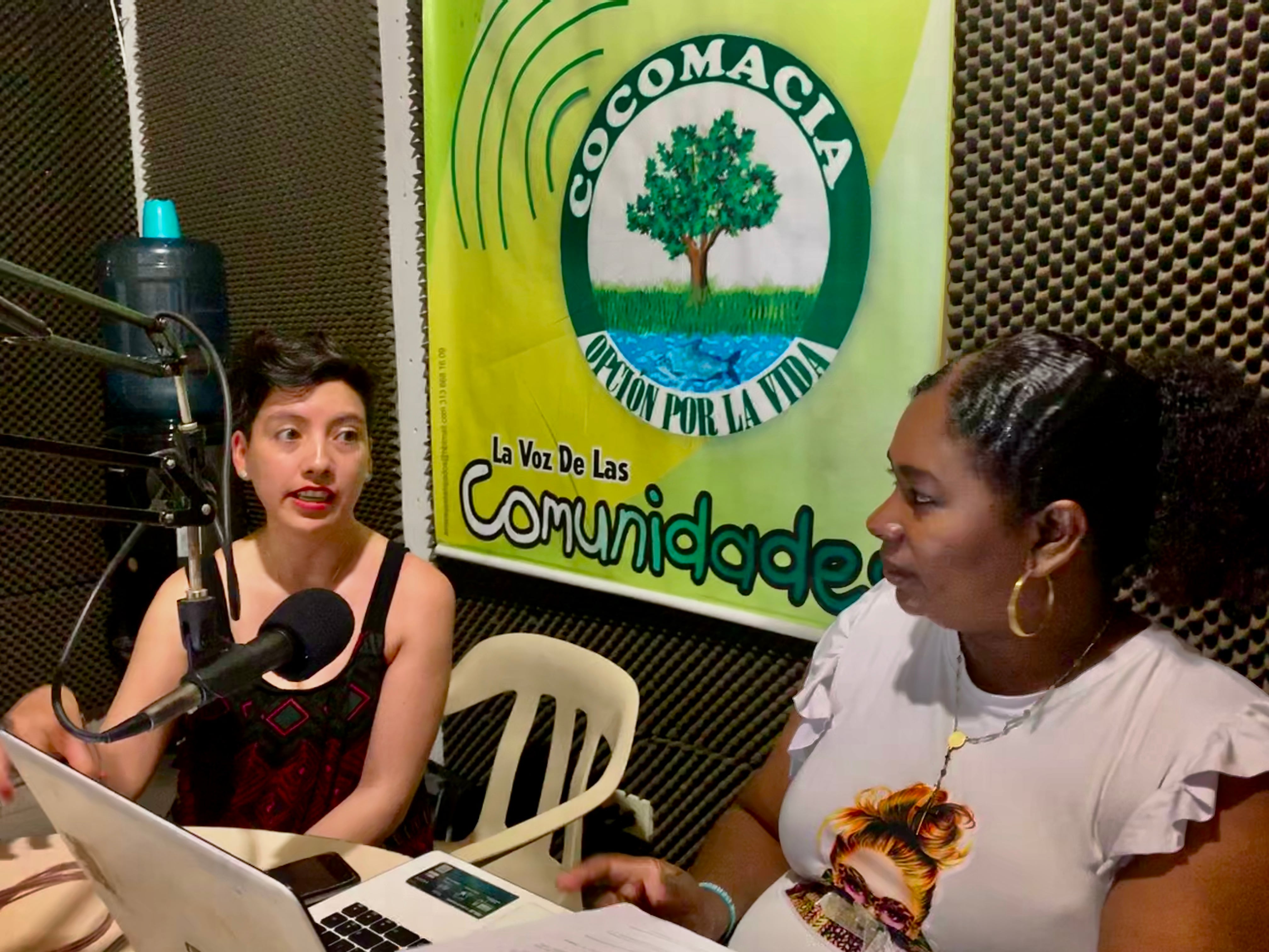 Las “comisionadas”, por ejemplo, pertenecen a una de las asociaciones más grandes de consejos comunitarios en la Colombia rural, llamada COCOMACIA.
