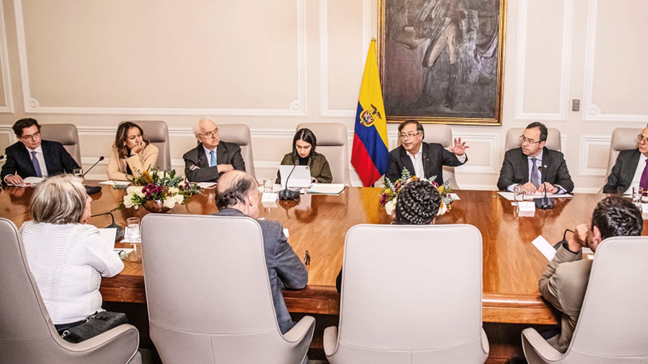 Presidente Gustavo Petro convocó un consejo extraordinario de ministros.