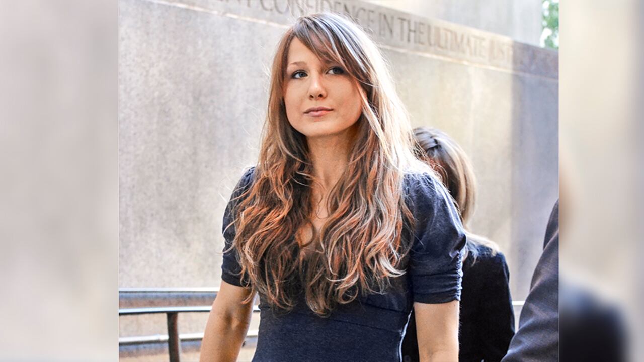 Caroline Giuliani, de 32 años y educada en Harvard, afirma que el sexo con parejas le sirvió para descubrir que en realidad es pansexual.