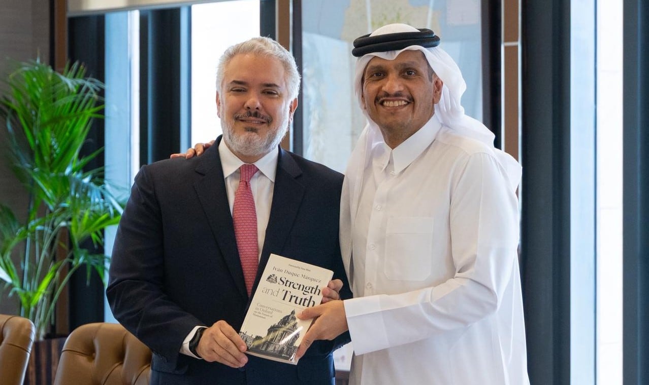 El expresidente Iván Duque se reunió con Mohammed bin Abdulrahman bin Jassim Al Tha, primer ministro y canciller de Qatar.