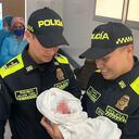 El bebé se encuentra sano y salvo.