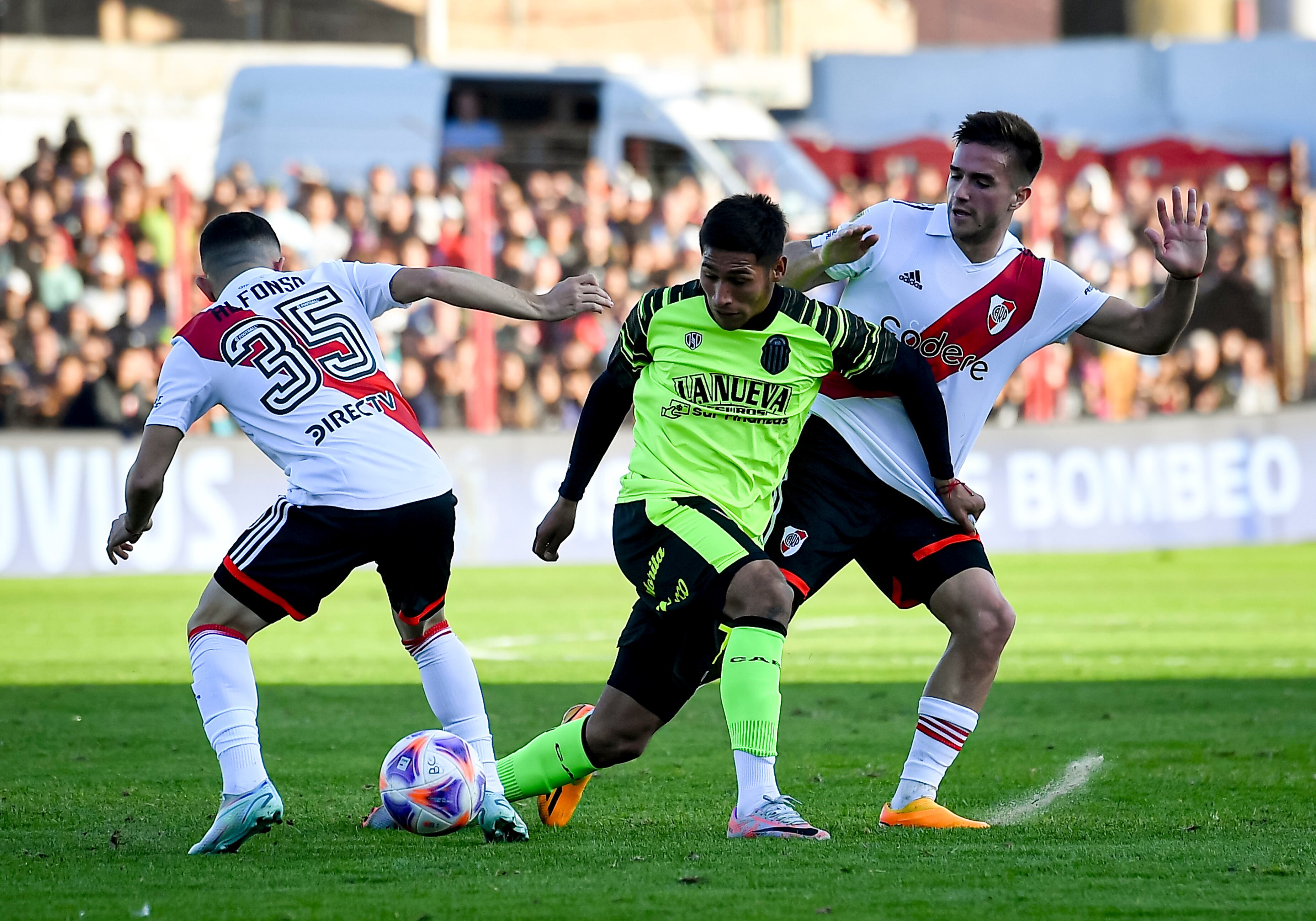 Barracas Central dio el golpe al vencer al puntero.
