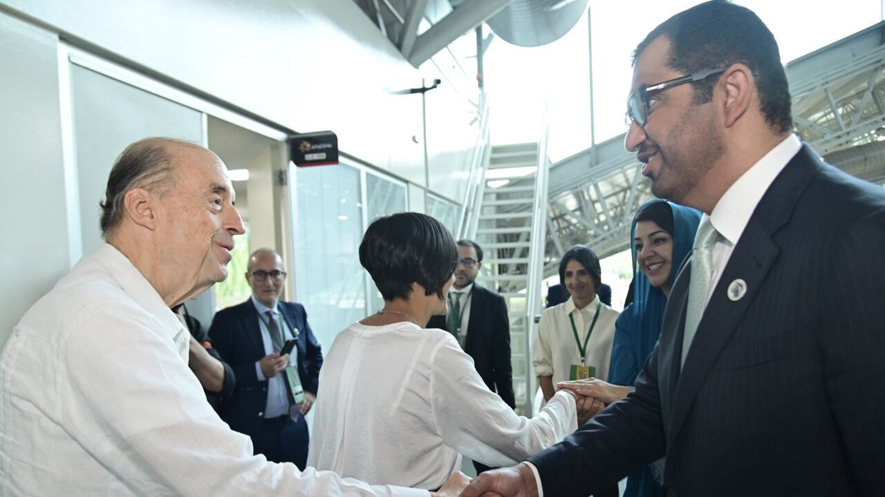 Álvaro Leyva con el sultán emiratí.