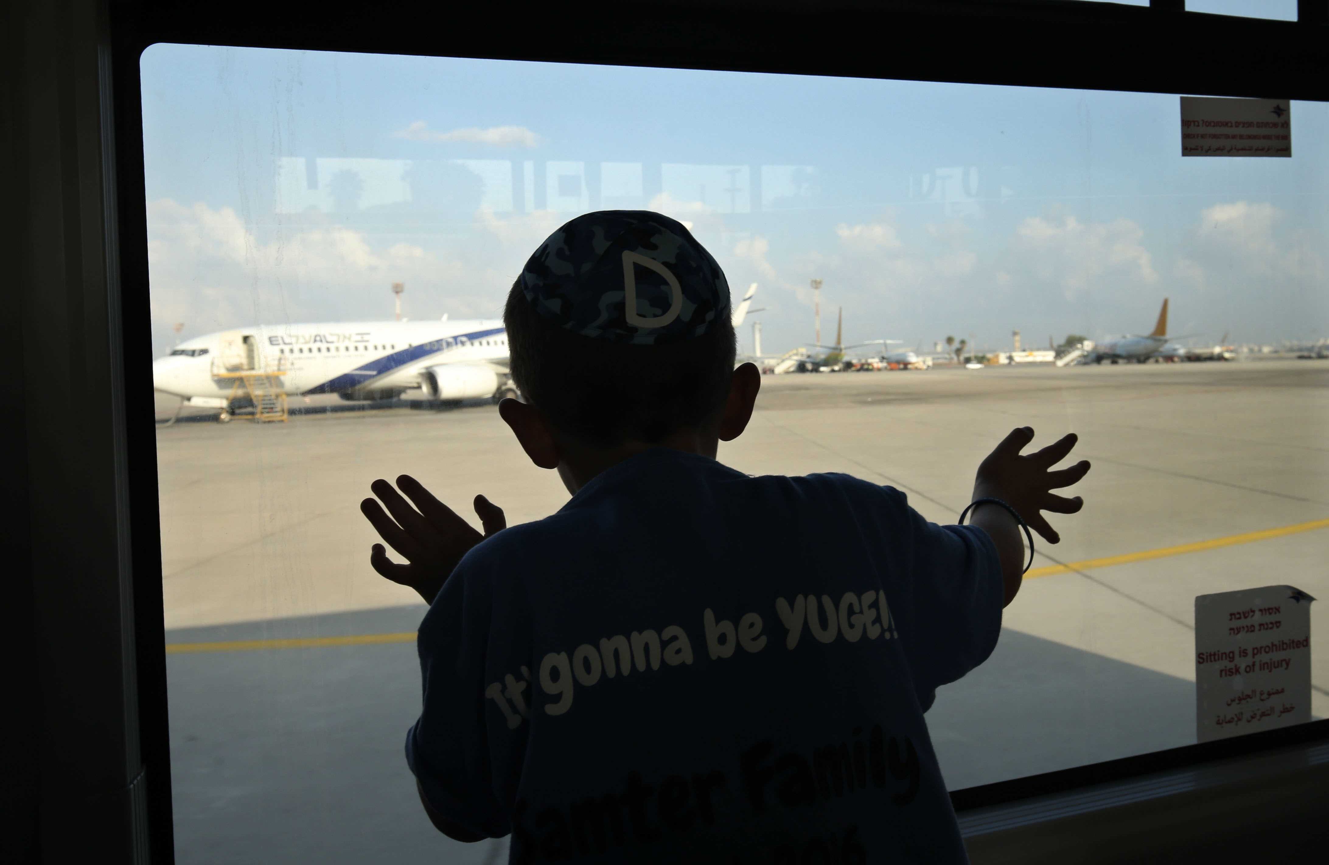 Varios judíos, que estaban en los Estados Unidos, partieron hacia Israel para formar parte de las listas de las Fuerzas Armadas de su país de origen.