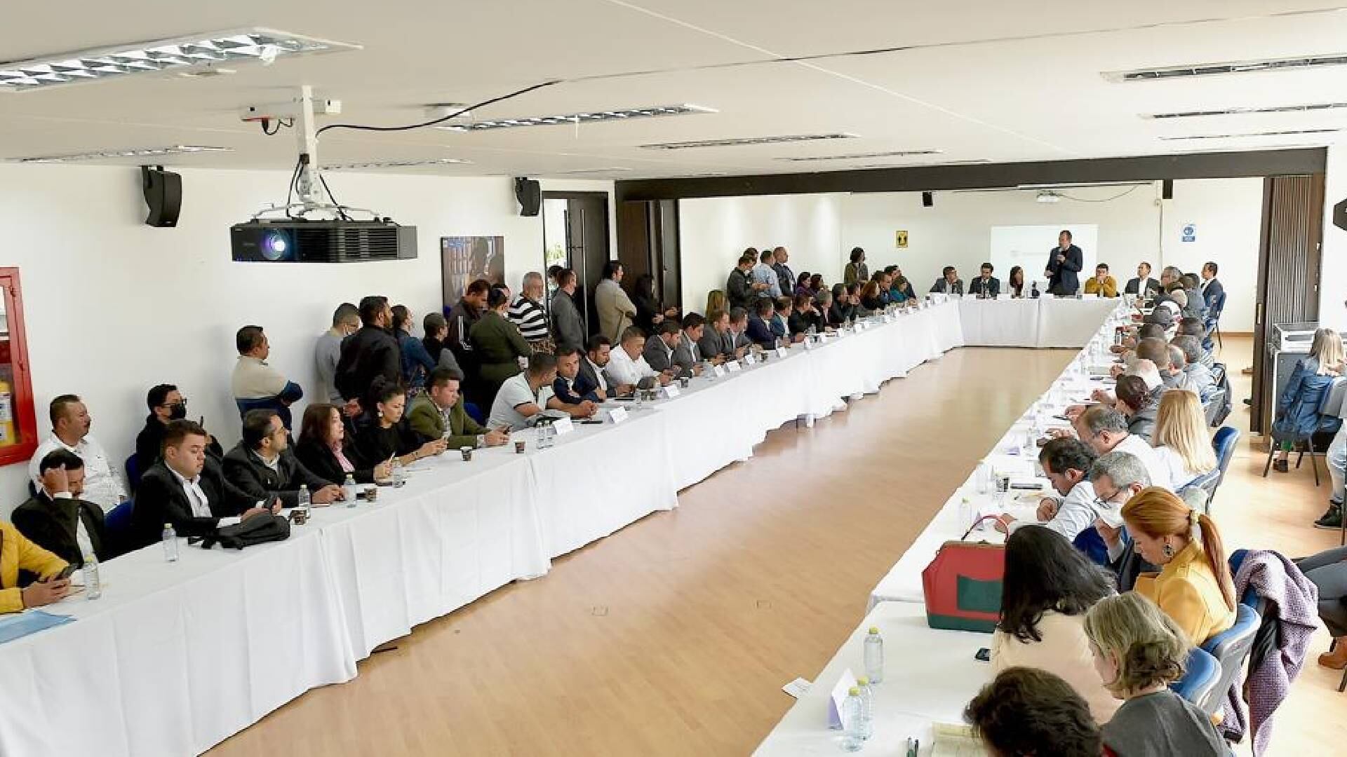 El Gobierno nacional logró concretar un acuerdo para levantar los bloqueos que afectaban la operación de la hidroeléctrica.