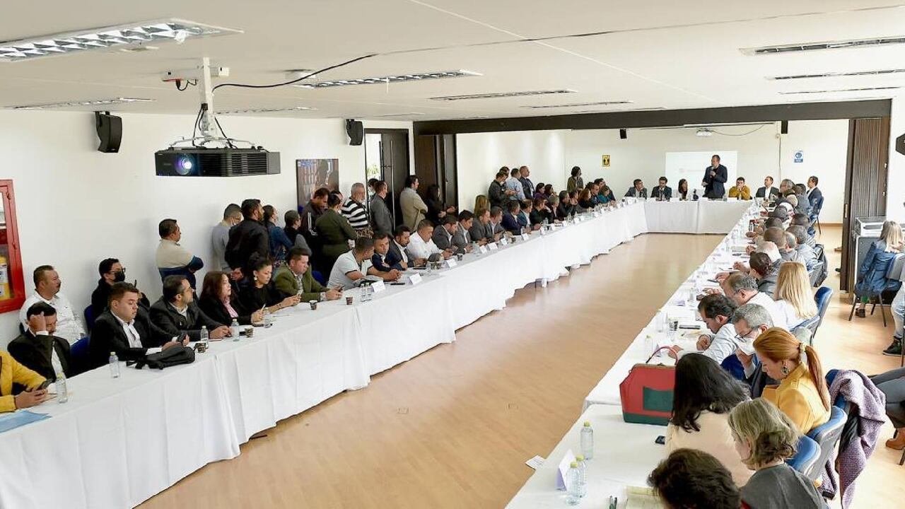 El Gobierno nacional logró concretar un acuerdo para levantar los bloqueos que afectaban la operación de la hidroeléctrica.