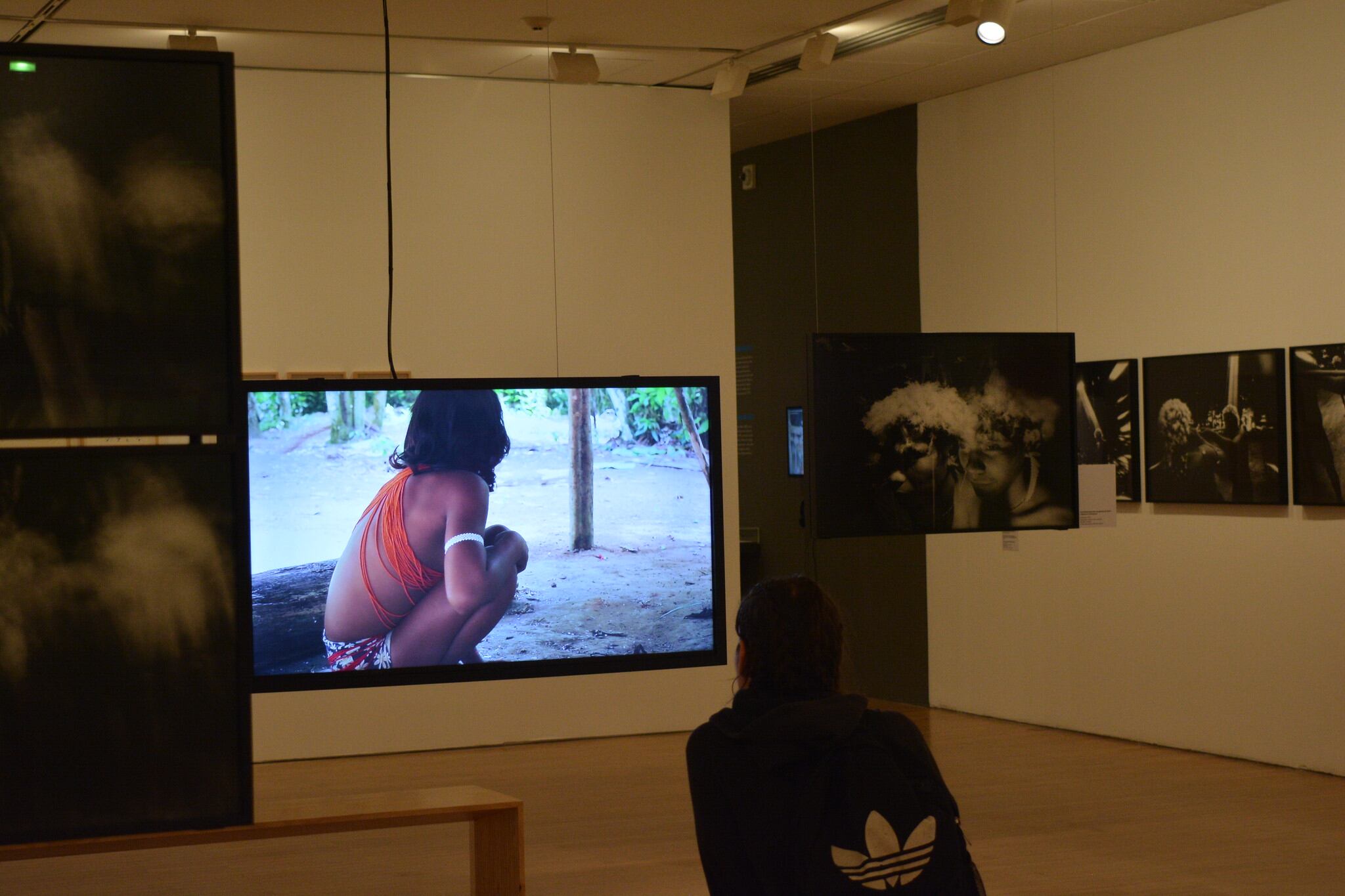 Imágenes de la exposición 'Claudia Andujar y la lucha Yanomami', en el MAMU.