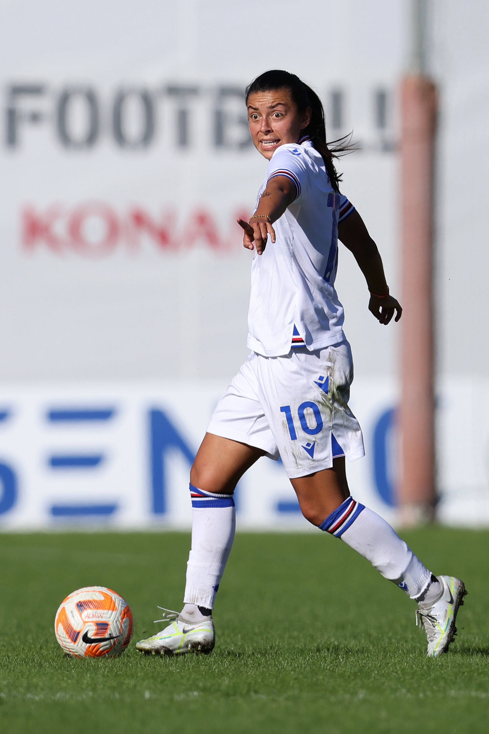 MILAN, ITALY - OCTOBER 01: Yoreli Rincon UC Sampdoria gestures during the Women Serie A match between AC Milan and Sampdoria at Centro Sportivo Vismara on October 01, 2022 in Milan, Italy. (Photo by Francesco Scaccianoce/Getty Images)