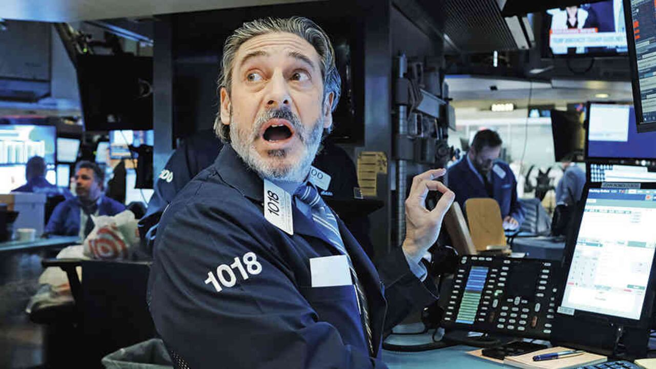 Las bolsas de valores del mundo volvieron a desplomarse y algunas tuvieron que suspender sus sesiones. La epidemia de miedo crece.