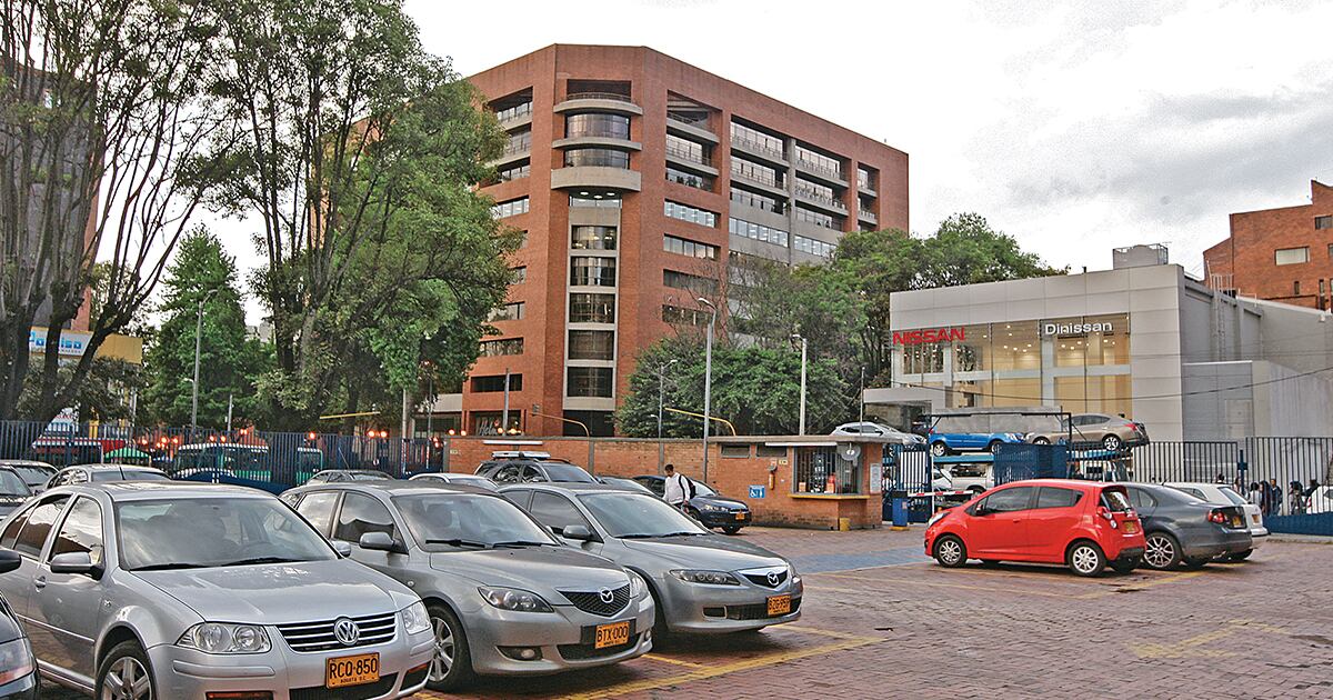 Según la escritura de compra, el lote de la carrera 11 con 82, diagonal al Centro Comercial Andino, fue adquirido por el IDU con destino exclusivo para parqueaderos. Otros lotes estarían en la misma situación.