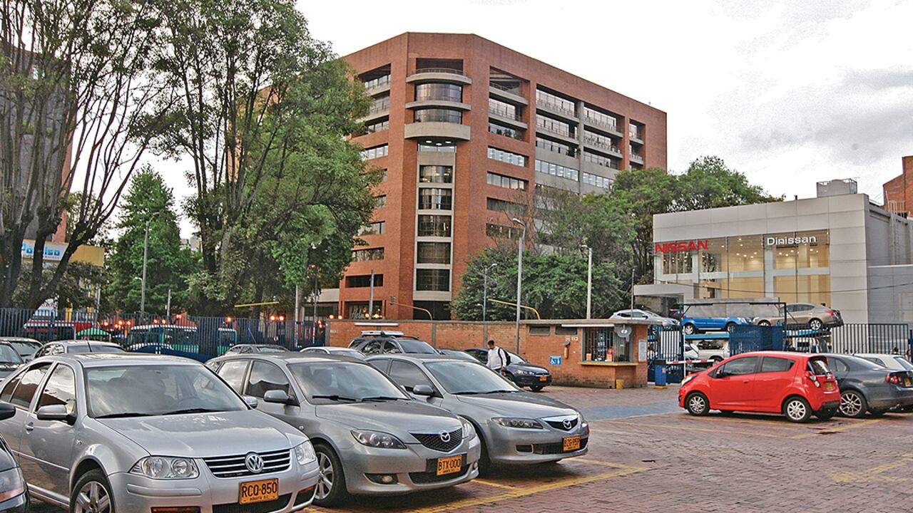 Según la escritura de compra, el lote de la carrera 11 con 82, diagonal al Centro Comercial Andino, fue adquirido por el IDU con destino exclusivo para parqueaderos. Otros lotes estarían en la misma situación.