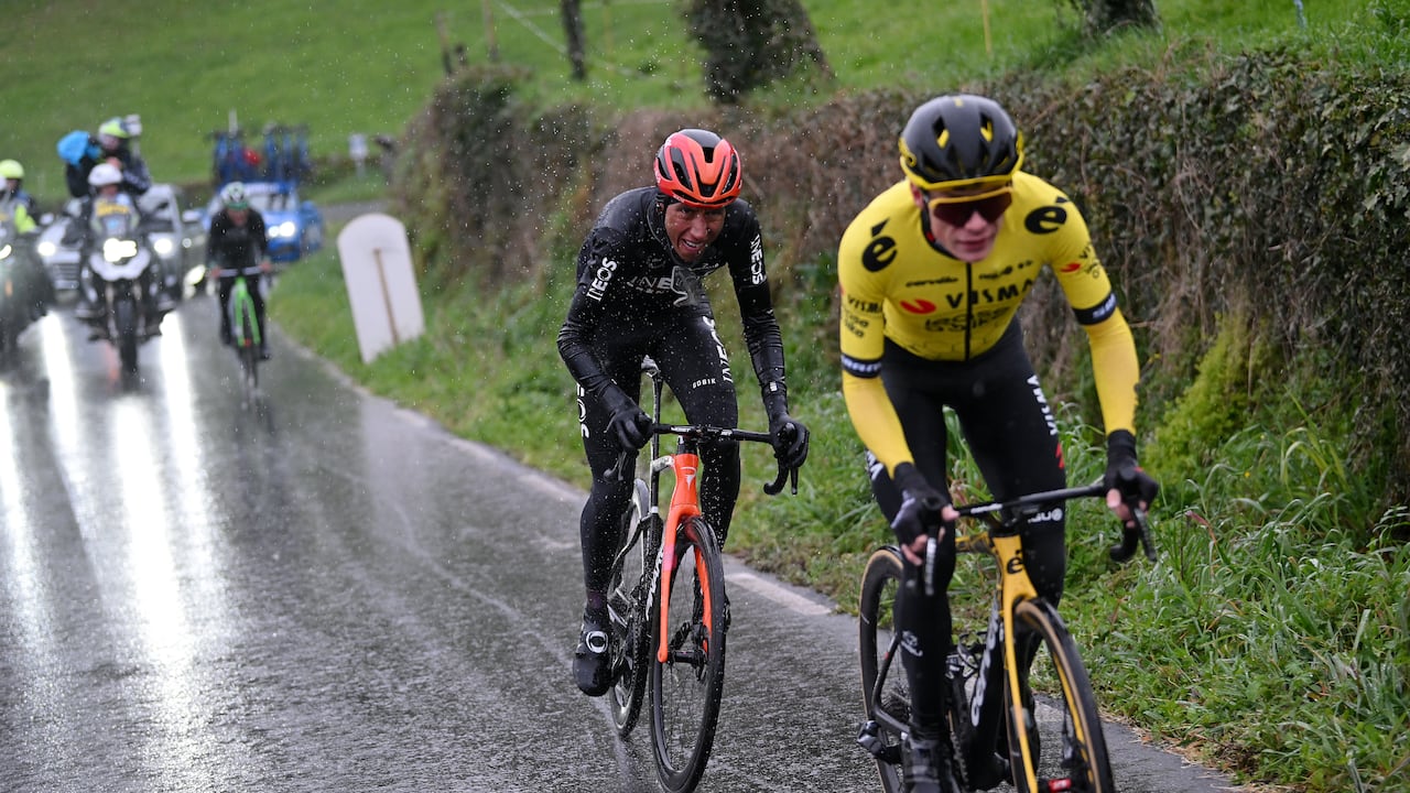 Egan Bernal dando batalla contra Jonas Vingegaard en O Gran Camiño.