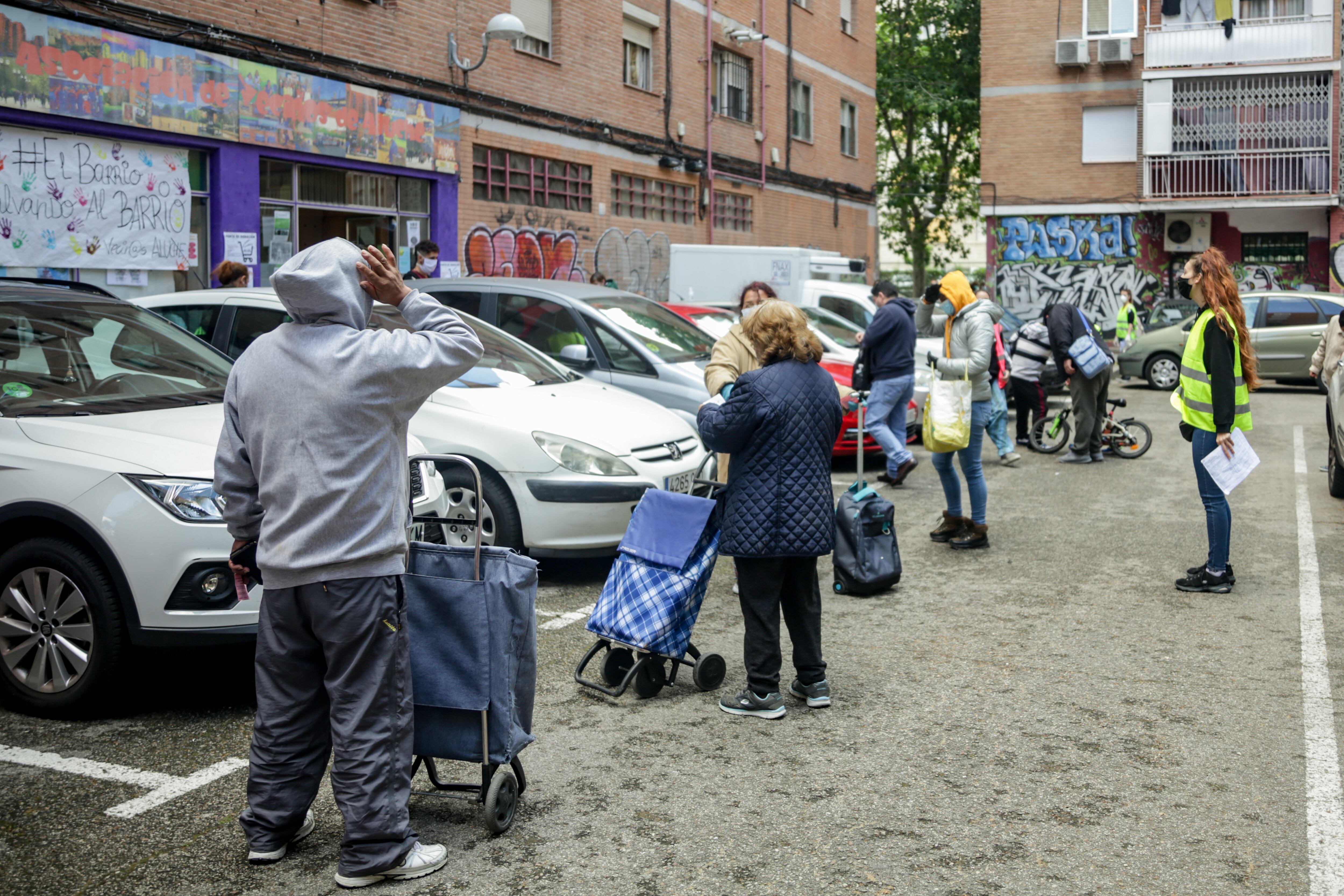 Los vecinos decidieron llamar a las autoridades para que forzaran la puerta de la vivienda y pudieran ingresar