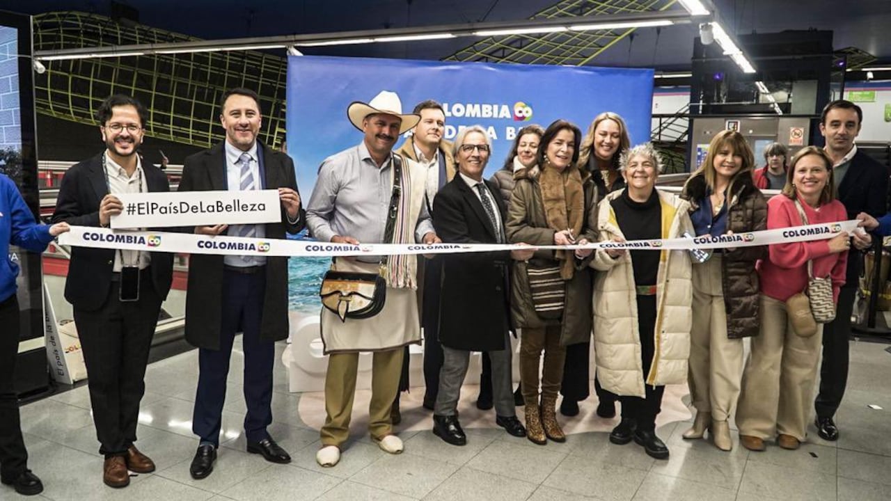 La estación muestra algunas imágenes y videos alusivas a la riqueza cultural y natural que tiene el país.