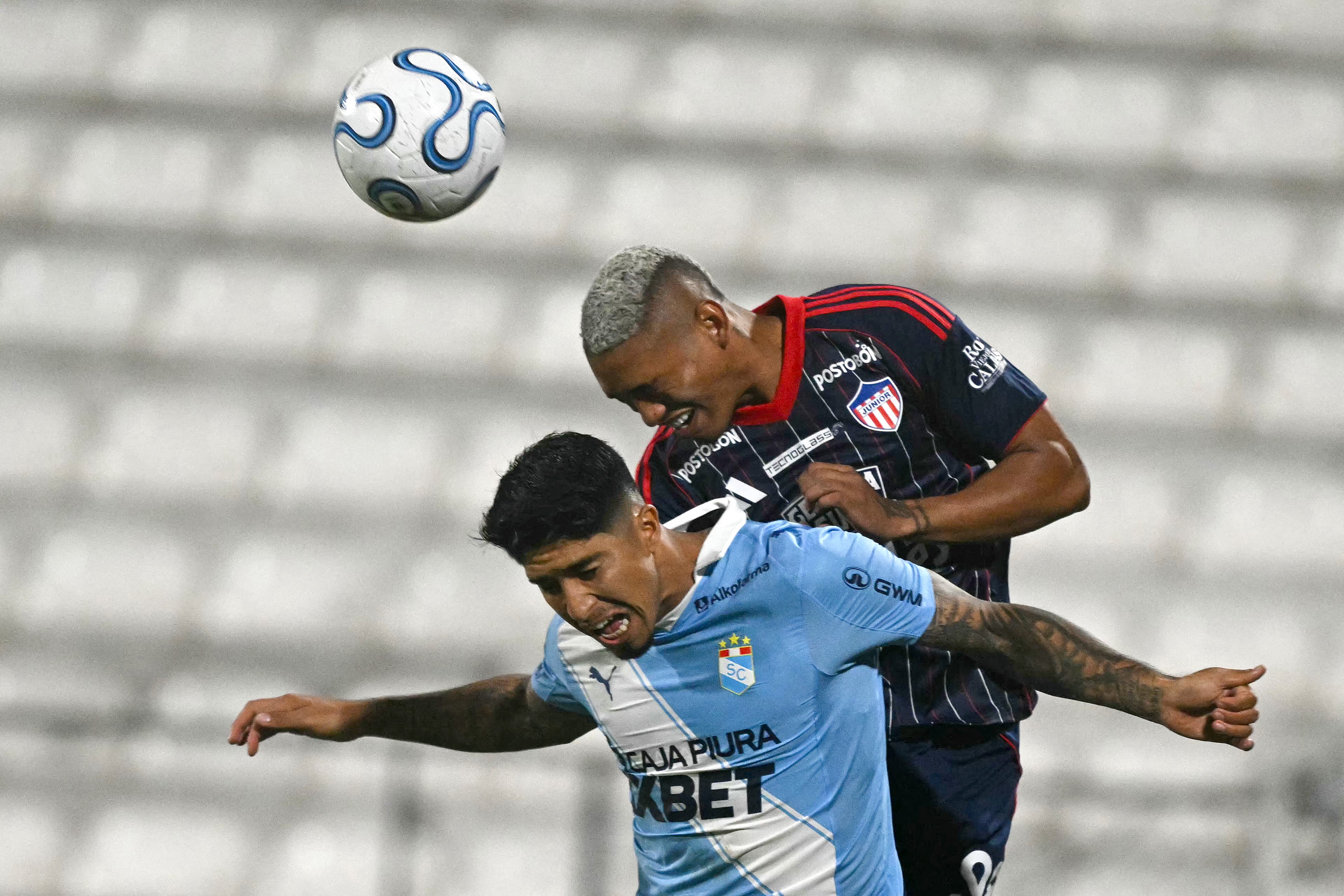 Sporting Cristal's forward #16 Luis Iberico (L) and Junior's defender #98 Jermein Pena (R) fight for the ball during the Copa Libertadores group stage football match between Peru's Sporting Cristal and Colombia's Junior at the Alejandro Villanueva stadium in Lima on April 28, 2026. (Photo by ERNESTO BENAVIDES / AFP)