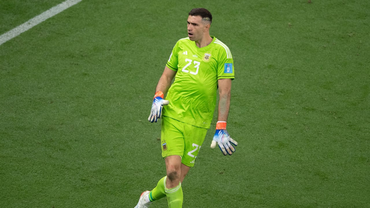 'Dibu' Martínez fue elegido como el mejor portero del mundo en la gala del Balón de Oro 2023