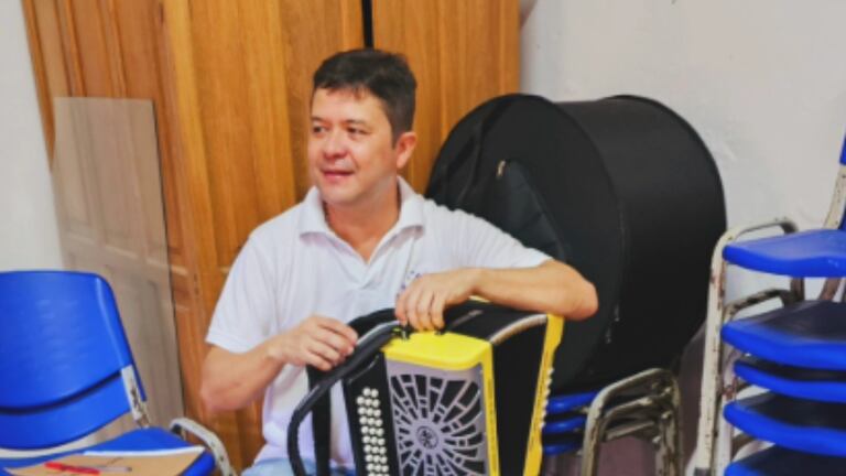 Murió Joche Zuluaga, reconocido músico vallenato; lo despidieron con ...