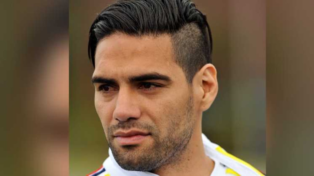 Radamel Falcao García es uno de los colombianos en marcar doblete en la final de la Europa League.