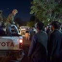 EDITORS NOTE: Graphic content / Taliban fighters stand on a pickup truck outside a hospital as volunteers bring injured people for treatment after two powerful explosions, which killed at least six people, outside the airport in Kabul on August 26, 2021. (Photo by WAKIL KOHSAR / AFP)