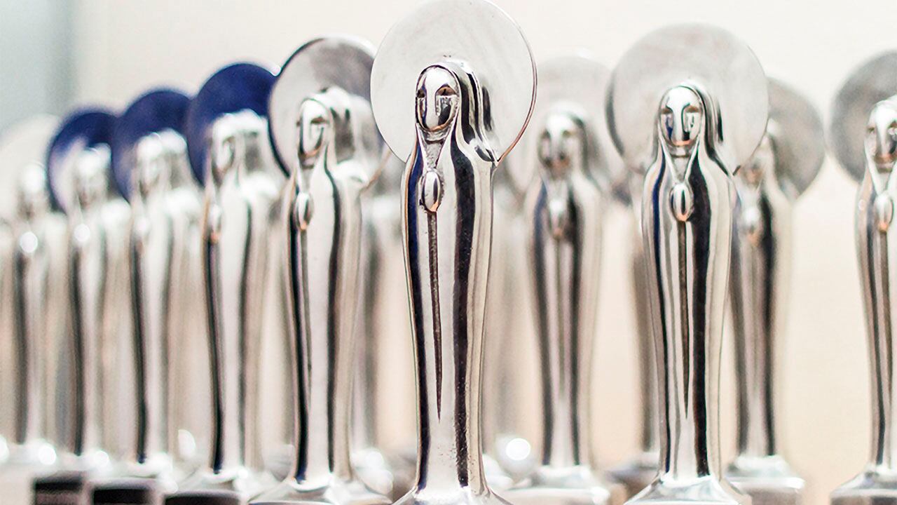 La estatuilla plateada, la Santa Lucía, insignia de este evento.