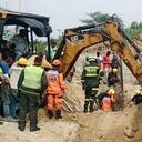 Maquinaria amarilla fue usada para cavar en el derrumbe