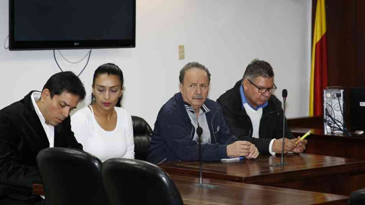 Bermeo y Gil fueron capturados luego de que el primero recibió cuatro fajos de dólares (que suman 40.000) los cuales le entregó un individuo que resultó ser un agente encubierto en medio de un operativo sugerido por la DEA a la Fiscalía General.